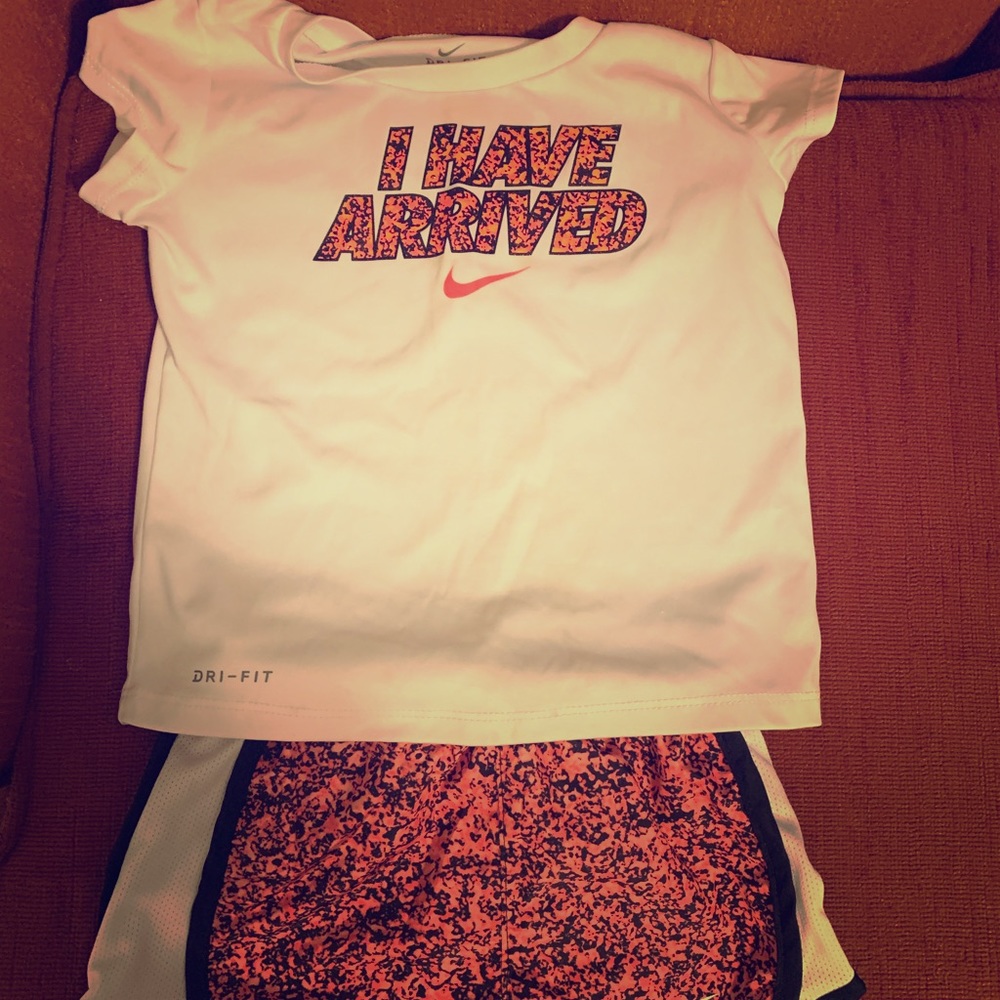 Nike EUC working out set